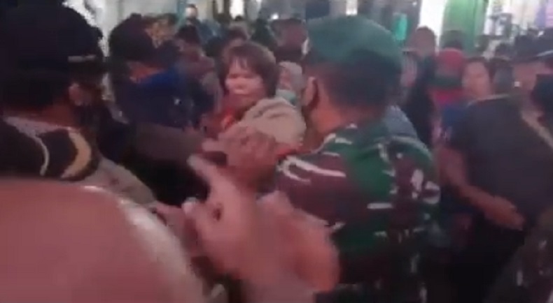 Camat Dipukul Pedagang saat Penertiban PKL di Pasar Galang