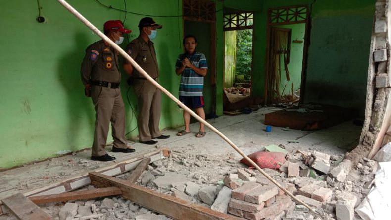 Gegara Ingin Motor Ninja Tidak Dipenuhi, Pemuda di Purwakarta Robohkan Rumah