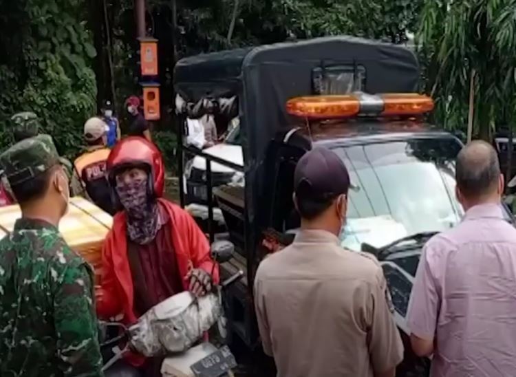 Video Resepsi Pernikahan di Surabaya Dibubarkan akibat Langgar Prokes
