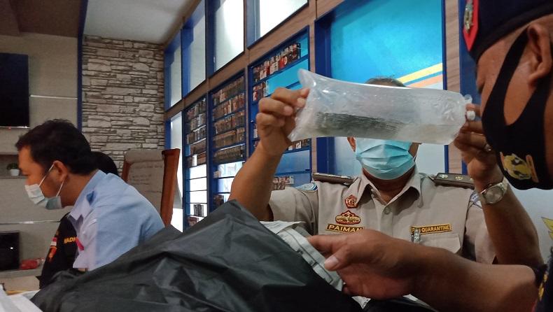 title Buru Penyelundup Rokok Ilegal, Bea Cukai Jambi Malah Temukan Benur Senilai Rp5,3 Miliar Buru Penyelundup Rokok Ilegal, Bea Cukai Jambi Malah Temukan Benur Senilai Rp5,3 Miliar