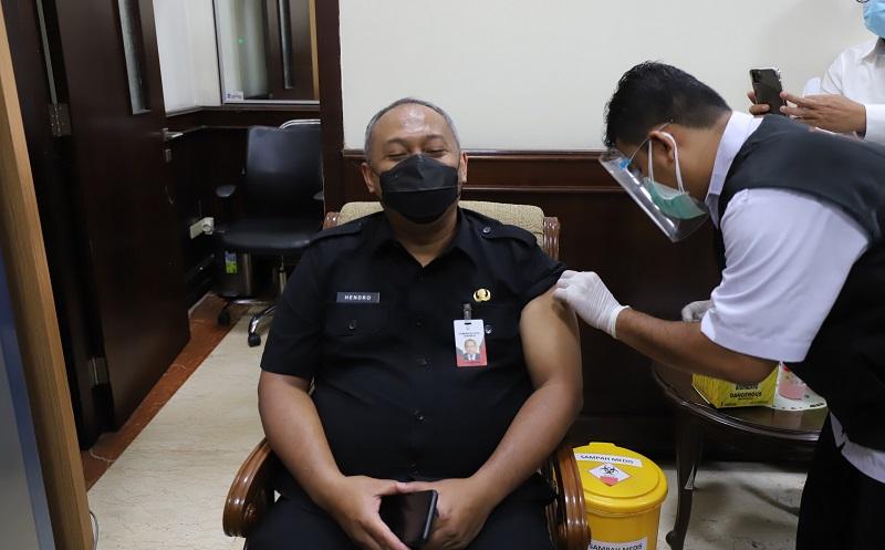 Pemkot Surabaya Gelar Vaksinasi Covid-19 Tahap II untuk Lansia dan Pejabat Publik 