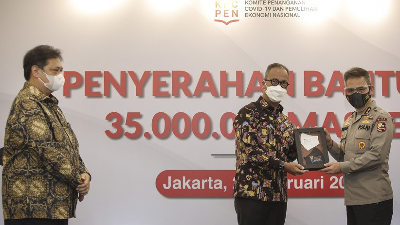 Pemerintah Serahkan Bantuan 35 Juta Masker kepada TNI - Polri - Bagian 3