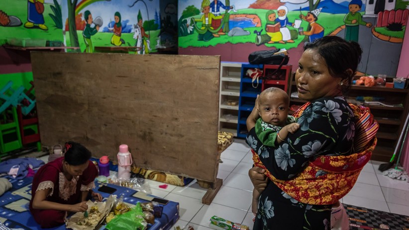 Korban Bencana Angin Puting Beliung Demak Mengungsi di Gedung Sekolah - Bagian 2