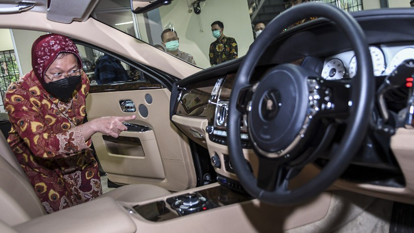 Mensos Risma Lelang Rolls-Royce hingga Emas Batangan Undian untuk Dana Bencana - Bagian 4