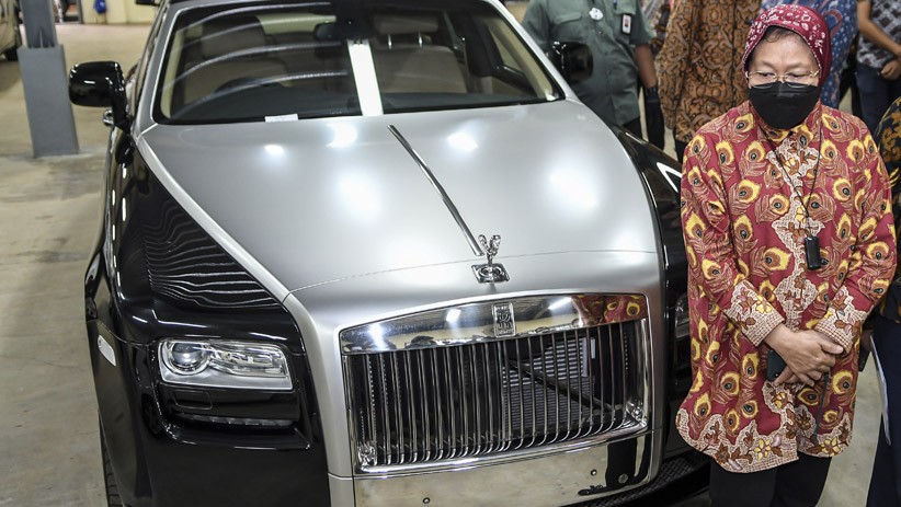 Mensos Risma Lelang Rolls-Royce hingga Emas Batangan Undian untuk Dana Bencana - Bagian 2