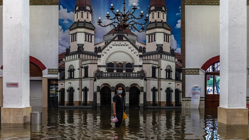 Stasiun Tawang Semarang Banjir, Penumpang Terobos Air demi Naik Kereta - Bagian 3
