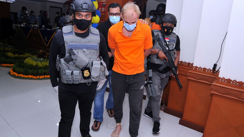 Warga Rusia Buronan Interpol Kembali Ditangkap Imigrasi Ngurah Rai - Bagian 3