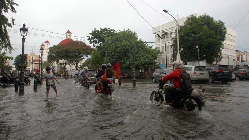 Kawasan Kota Lama Semarang Kembali Terendam Banjir - Bagian 5