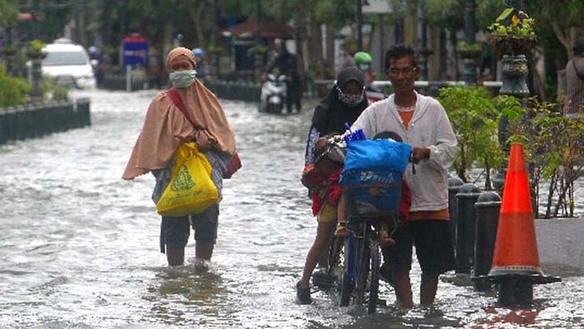 Kawasan Kota Lama Semarang Kembali Terendam Banjir - Bagian 4