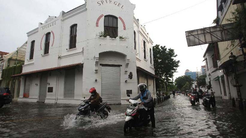 Kawasan Kota Lama Semarang Kembali Terendam Banjir - Bagian 1