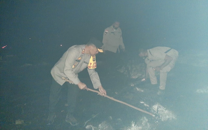 Kapolda Kepri Ikut Padamkan Kebakaran Hutan