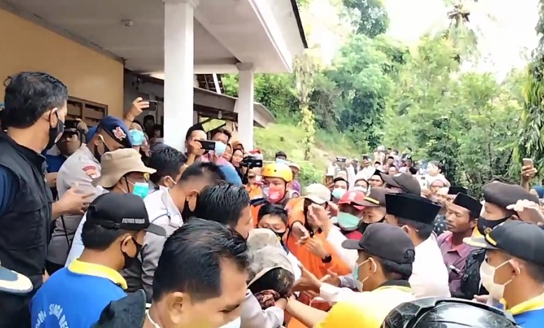 Tebing 70 Meter Ambruk Timpa Pondok Pesantren di Pamekasan, 5 Santriwati Tewas 