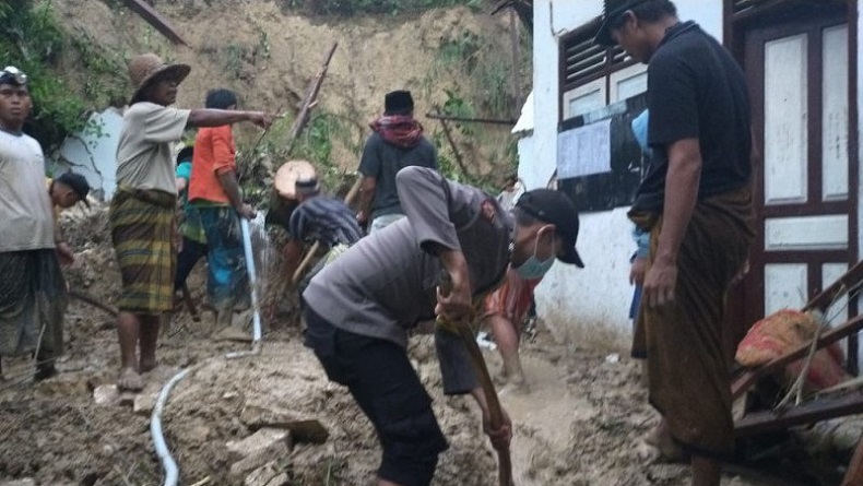 4 Santri Korban Longsor di Ponpes An-Nidhomiyah Pamekasan Berasal dari Jember