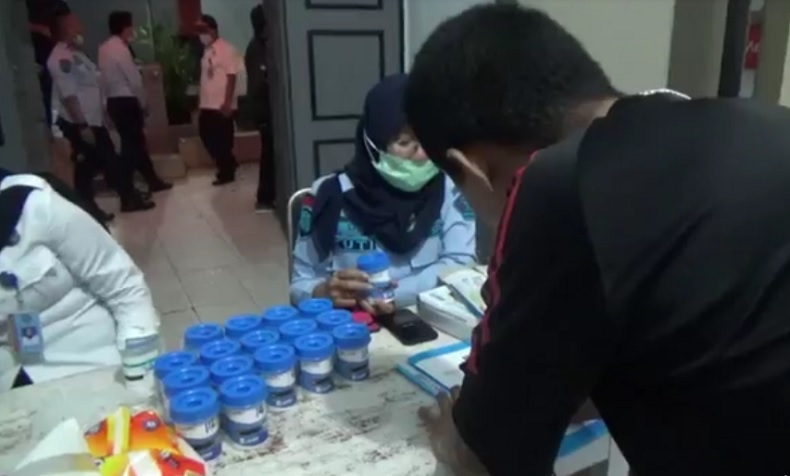 title BNN dan Kemenkumham Sidak Lapas Kendari, Semua Napi Narkoba Dites Urine BNN dan Kemenkumham Sidak Lapas Kendari, Semua Napi Narkoba Dites Urine