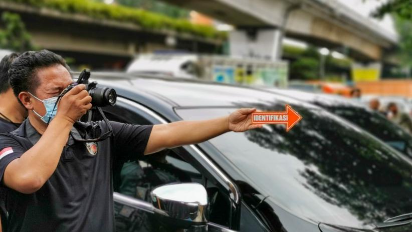 Olah TKP Oknum Polisi Tembak Mati 3 Orang, Tim Inafis Bawa 2 Kardus Berisi Miras - Bagian 3