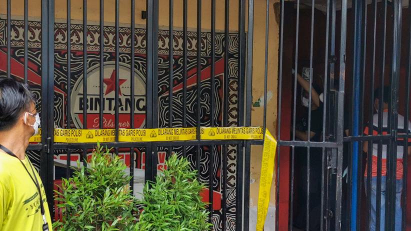 Olah TKP Oknum Polisi Tembak Mati 3 Orang, Tim Inafis Bawa 2 Kardus Berisi Miras - Bagian 5