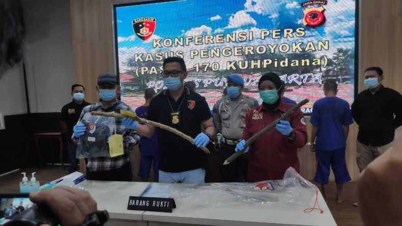 title Pengeroyok Kepala Sekolah yang Selingkuh di Purwakarta Ternyata Petugas Ronda Pengeroyok Kepala Sekolah yang Selingkuh di Purwakarta Ternyata Petugas Ronda