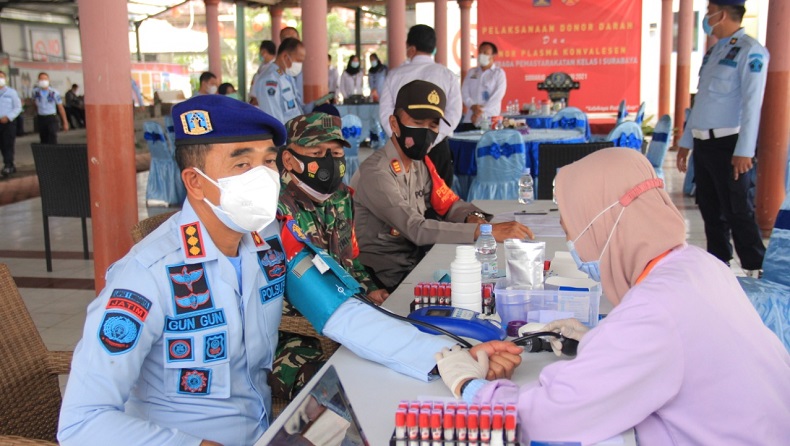 title Napi Divonis Seumur Hidup di Lapas Porong Ikut Jadi Donor Plasma Konvalesen Napi Divonis Seumur Hidup di Lapas Porong Ikut Jadi Donor Plasma Konvalesen
