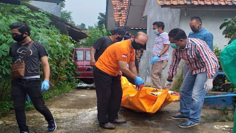 Jasad Pria Membusuk Terkunci Di Rumah Warga Sukamulya Purwakarta Geger 0500