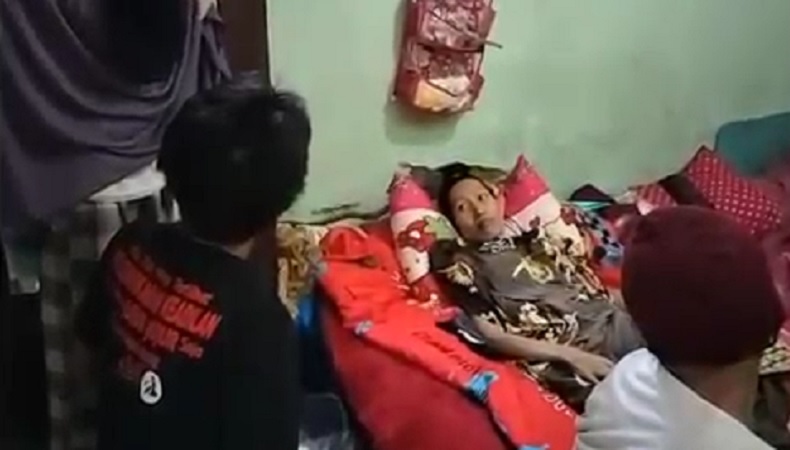 title Kisah Haru 2 Bocah Rawat Ibu Penderita Kanker Payudara di Bali, Warga Bantu Galang Dana Kisah Haru 2 Bocah Rawat Ibu Penderita Kanker Payudara di Bali, Warga Bantu Galang Dana