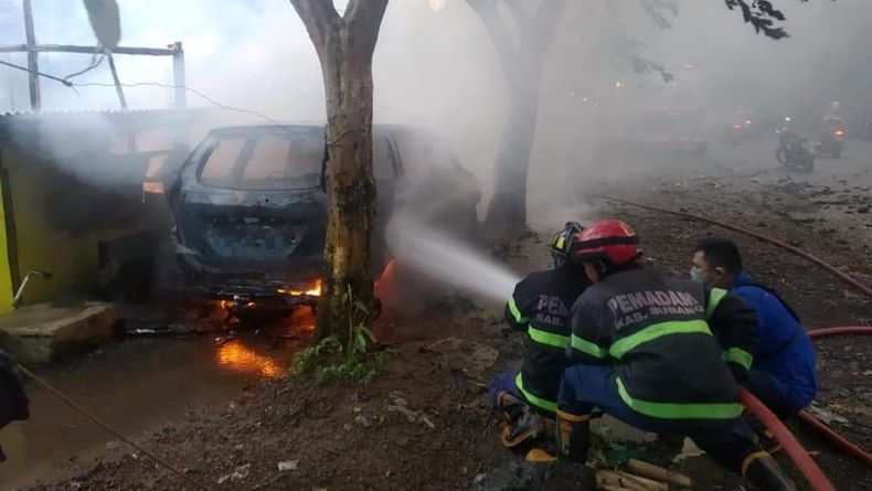 Diduga dari Obat Nyamuk, Kios dan Dua Kendaraan di Subang Hangus Terbakar