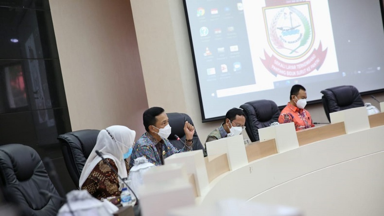 Mata Berkaca-Kaca, Pj Wali Kota Makassar Rudy Djamaluddin Pamit saat Pimpin Rapat Terakhir 