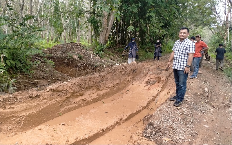 10 Tahun Tak Diperbaiki, Jalan Kabupaten di OKU Rusak Parah