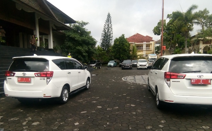 title Ini Penampakan Mobil Dinas Gibran Setelah Jadi Wali Kota Solo  Ini Penampakan Mobil Dinas Gibran Setelah Jadi Wali Kota Solo