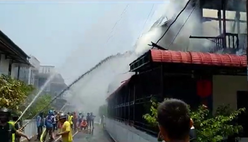 Posko Damkar di Pontianak Hangus Terbakar, Diduga Akibat Arus Pendek  