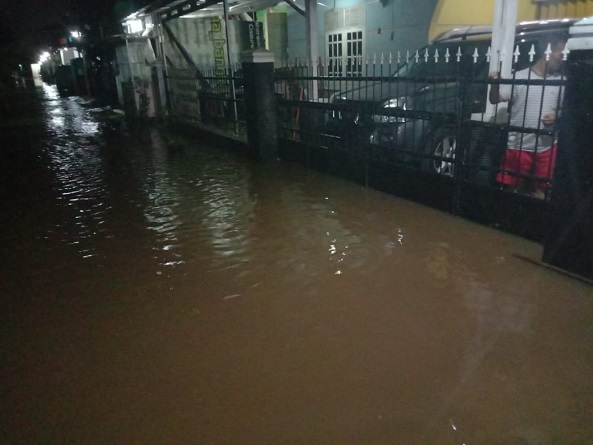 Banjir Terjang Perumahan di Purwakarta saat Warga Tertidur Lelap