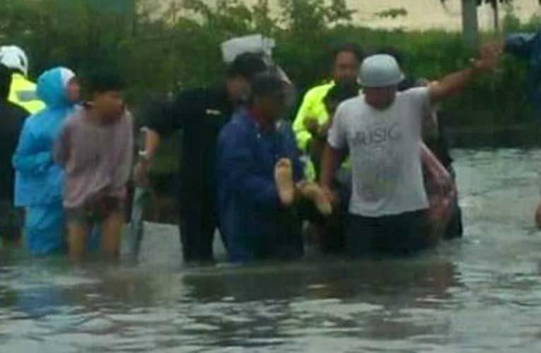 Tragis, Pria Ini Tewas Tersengat Listrik Gegara Menyentuh Tiang Lampu Jalan Kaligawe