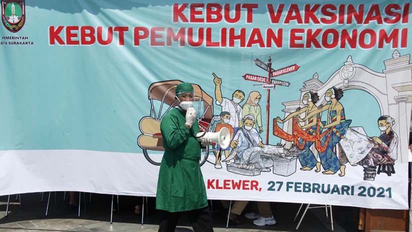 Pedagang Pasar Klewer Solo Disuntuk Vaksin Covid-19 - Bagian 1