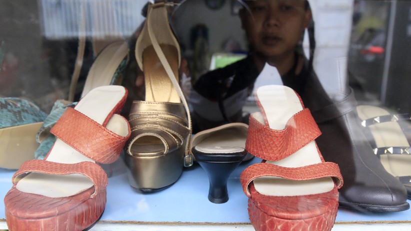 Omzet Berkurang, Industri Sepatu Rumahan Bertahan di Tengah Pandemi - Bagian 6