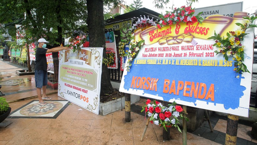 Karangan Bunga Ucapan Selamat Pelantikan Wali Kota Semarang Penuhi Jalan Pemuda - Bagian 3