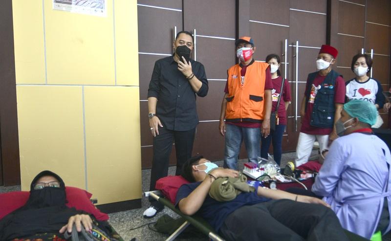 Hari Pertama Kerja, Eri Cahyadi Tinjau Vaksinasi Massal untuk Lansia 