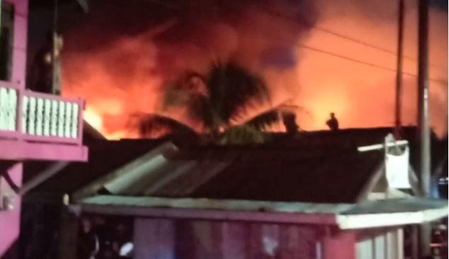 Diduga Korsleting Listrik, Puluhan Rumah di Banjarmasin Terbakar