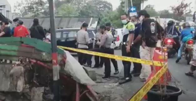 Pos Polisi di Cimanggis Depok Ambruk Tergerus Longsor, Petugas Ikut Tertimbun