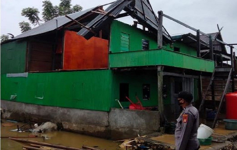 Puting Beliung Terjang Kawasan Pesisir Pangkep, 35 Rumah Warga Rusak