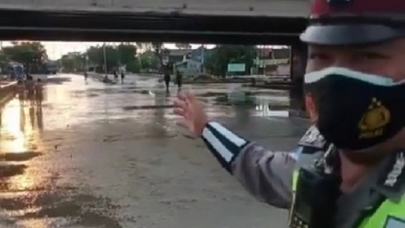 Banjir di Jalan Kaligawe Surut, Arus Lalin Normal Kembali