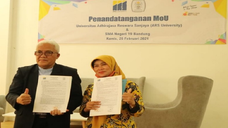 Terapkan Merdeka Belajar, Universitas dan SMA di Bandung Lakukan Sinergi