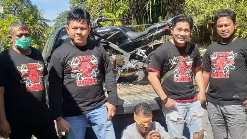Terekam CCTV, Maling Motor di Padang Bawa Kabur Ninja R 150 hingga ke Jambi
