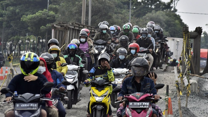 Jalan Ambles, Jembatan Darurat Dibangun di Jalur Pantura untuk Mengurai Kemacetan - Bagian 3