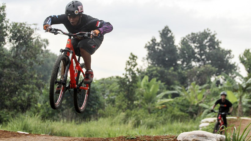 Melatih Kemampuan Bersepeda di Trek Mahoni Bike Park Sawangan - Bagian 1