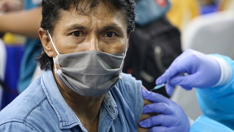 2.100 Pedagang Pasar Anyar Kota Tangerang Disuntik Vaksin Covid-19 - Bagian 2