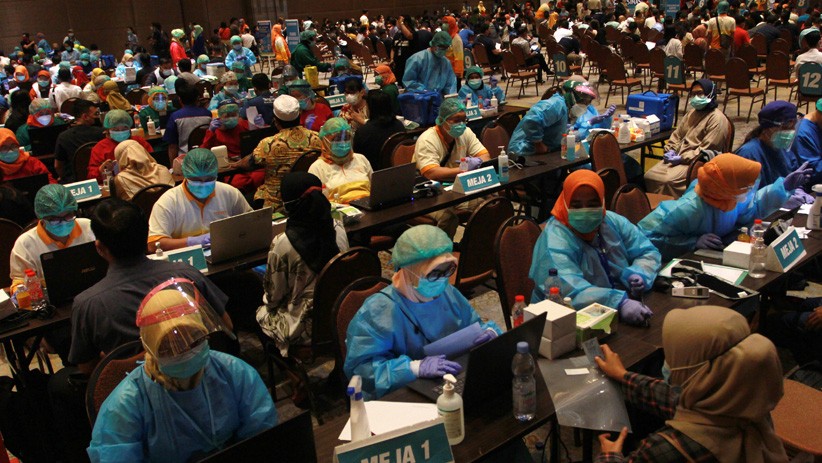 Giliran Karyawan Mal Disuntik Vaksin Covid-19 - Bagian 2