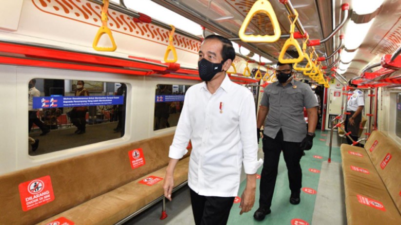Momen Presiden Jokowi, Ganjar dan Sri Sultan Satu Gerbong Naik KRL Yogyakarta-Solo - Bagian 2