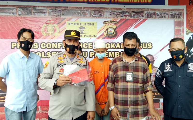 Bekap dan Tusuk Leher Anak-Anak, Pencuri Ini Tertunduk Malu di Hadapan Polisi  