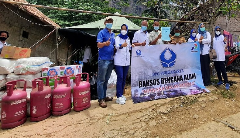 Hiswana Migas Suplai Elpiji Gratis bagi Korban Tanah Bergerak di Purwakarta