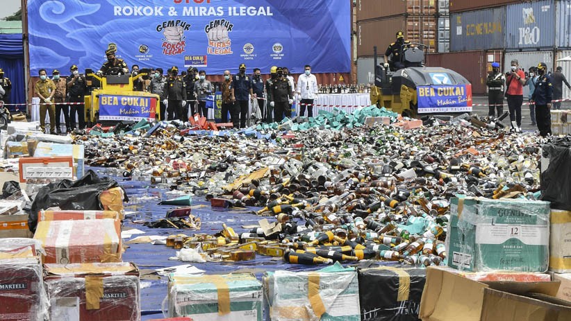 Puluhan Ribu Miras Impor Dimusnahkan di Bekasi - Bagian 2
