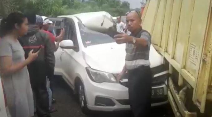 Kecelakaan Maut Wuling Tabrak Truk Sawit di Bungo, Ibu-Anak Tewas